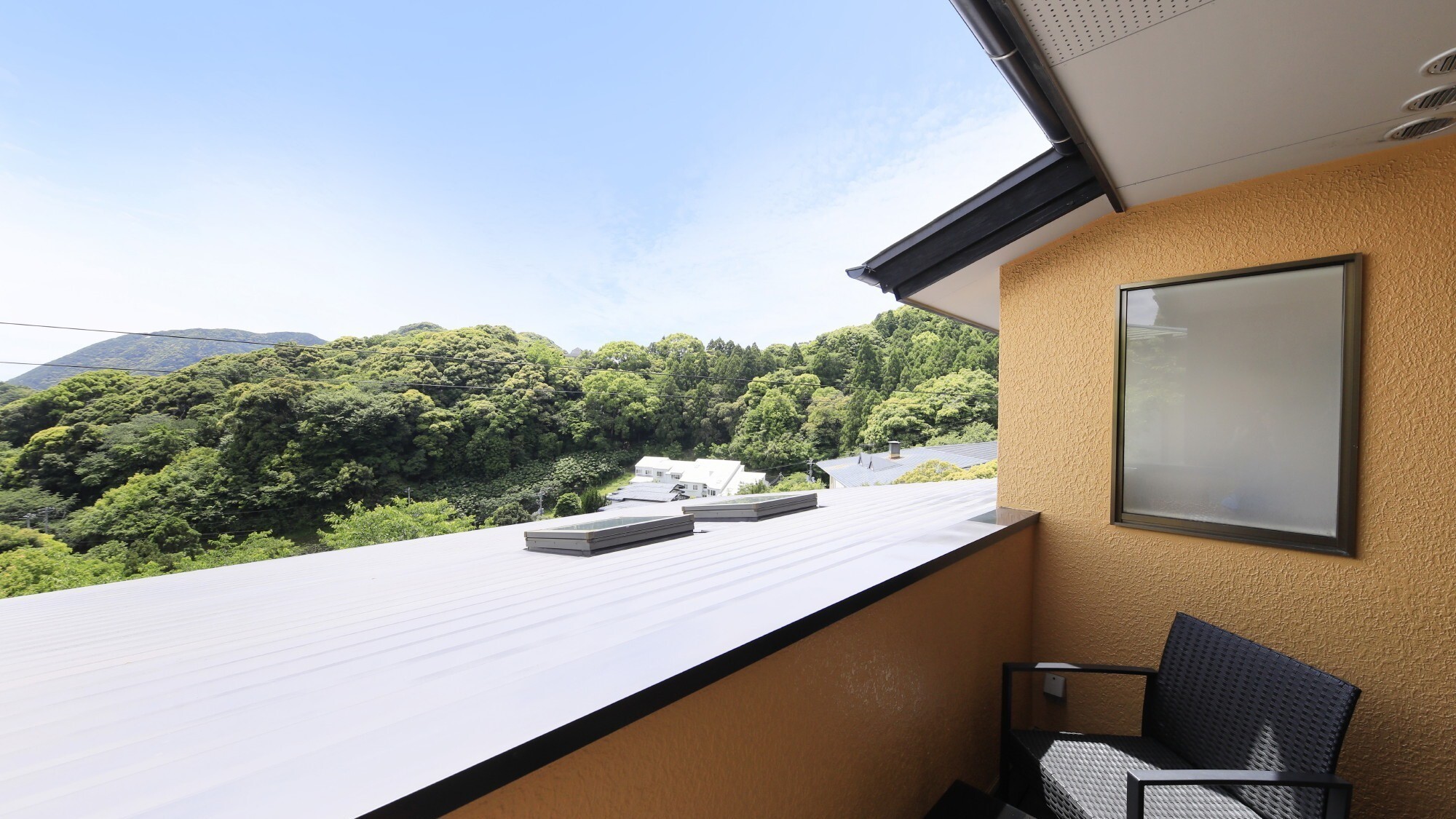 【紫陽花】専用バルコニーを備え、海の眺望をご覧いただけます。