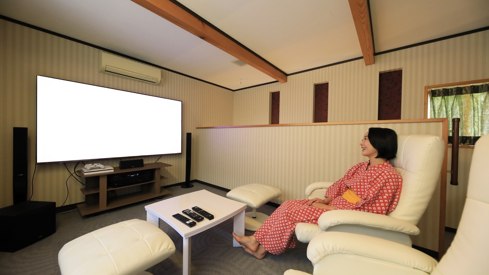 【山百合】ロフトにホームシアターとプレーステーション４を常設しております。