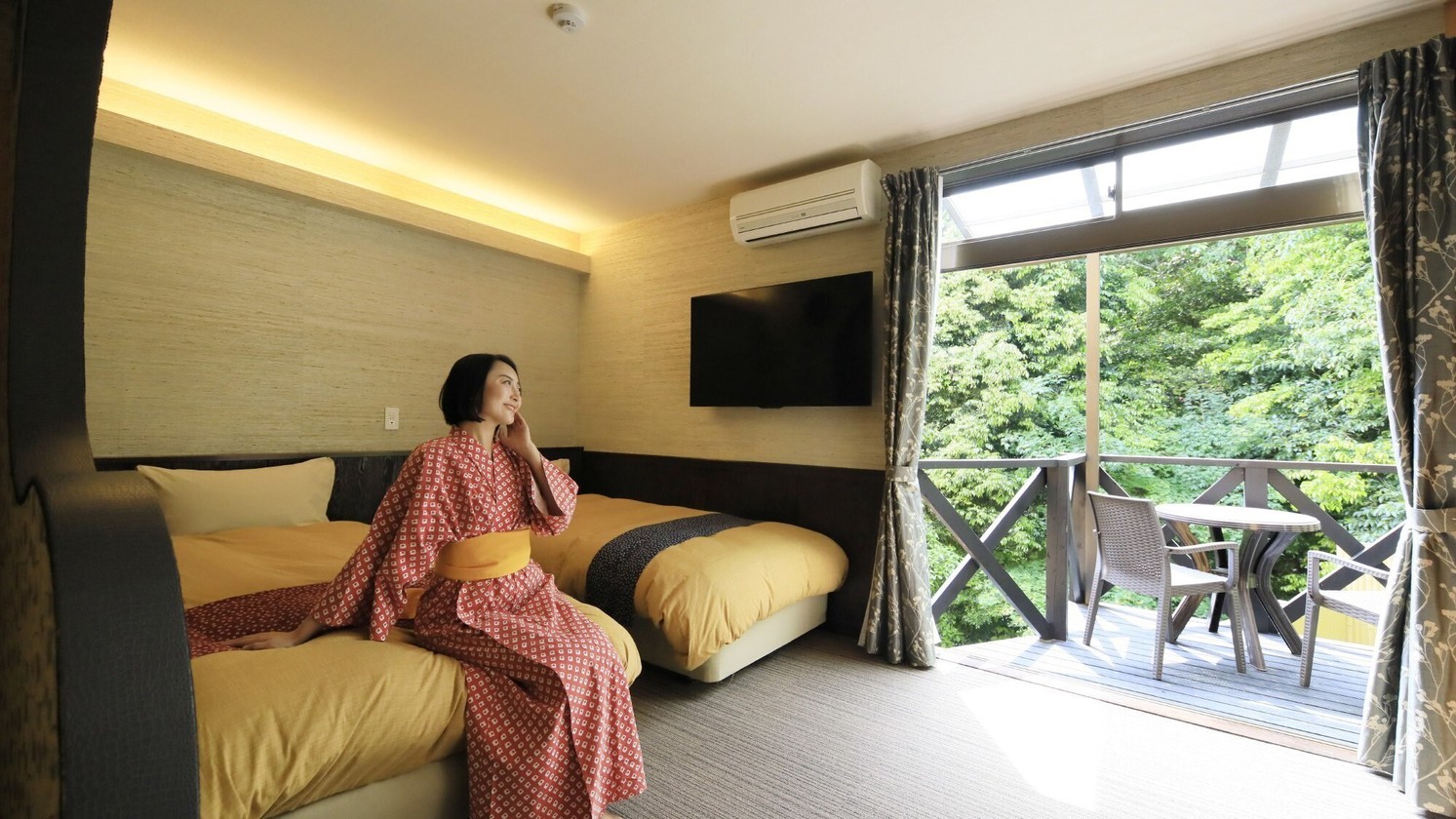 【山百合】テラスは山側に面しており静かなお部屋です。