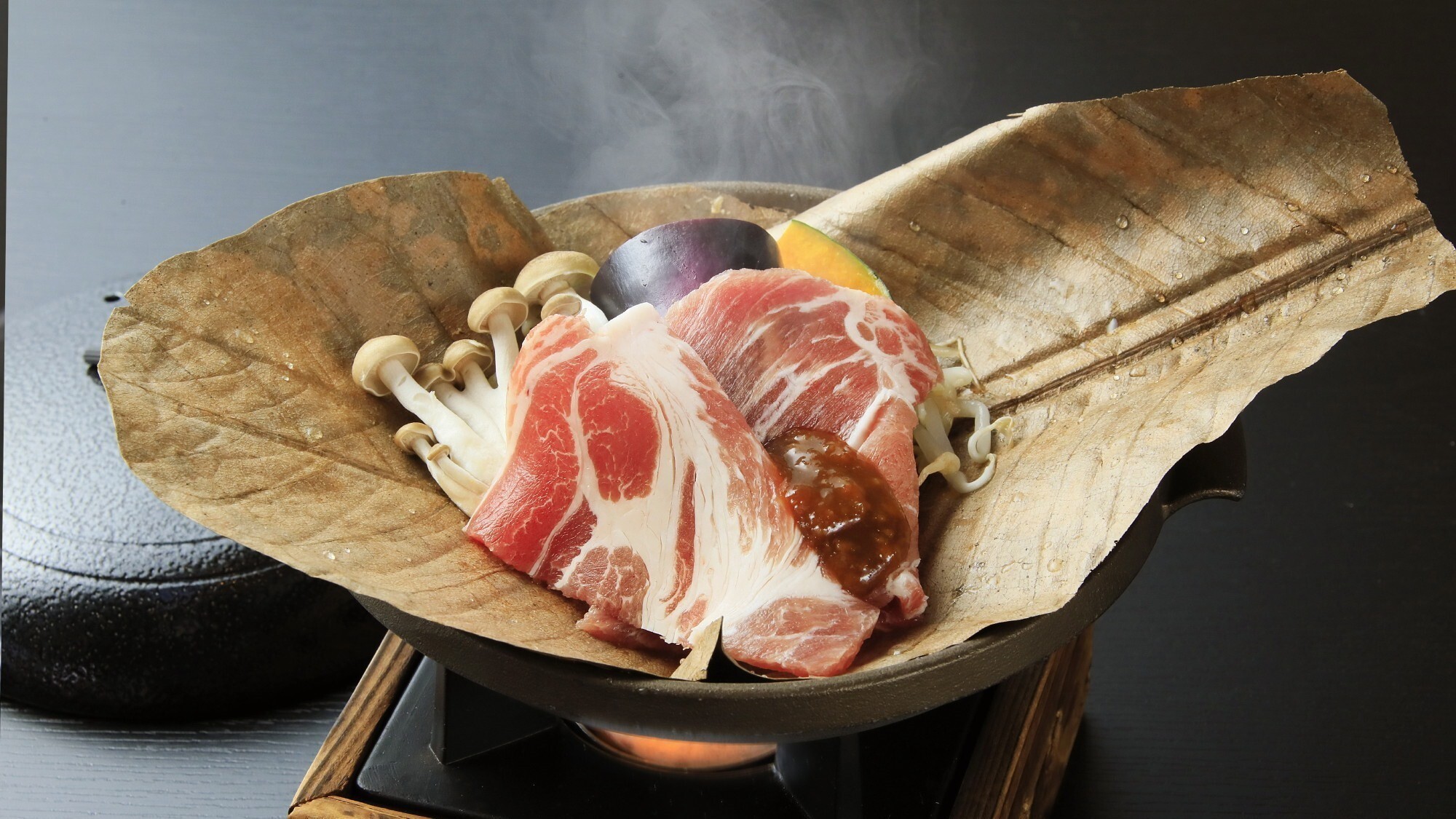 【熱川ポーク】伊豆のブランド豚熱川ポークは脂身が甘いのが特徴です。※イメージ