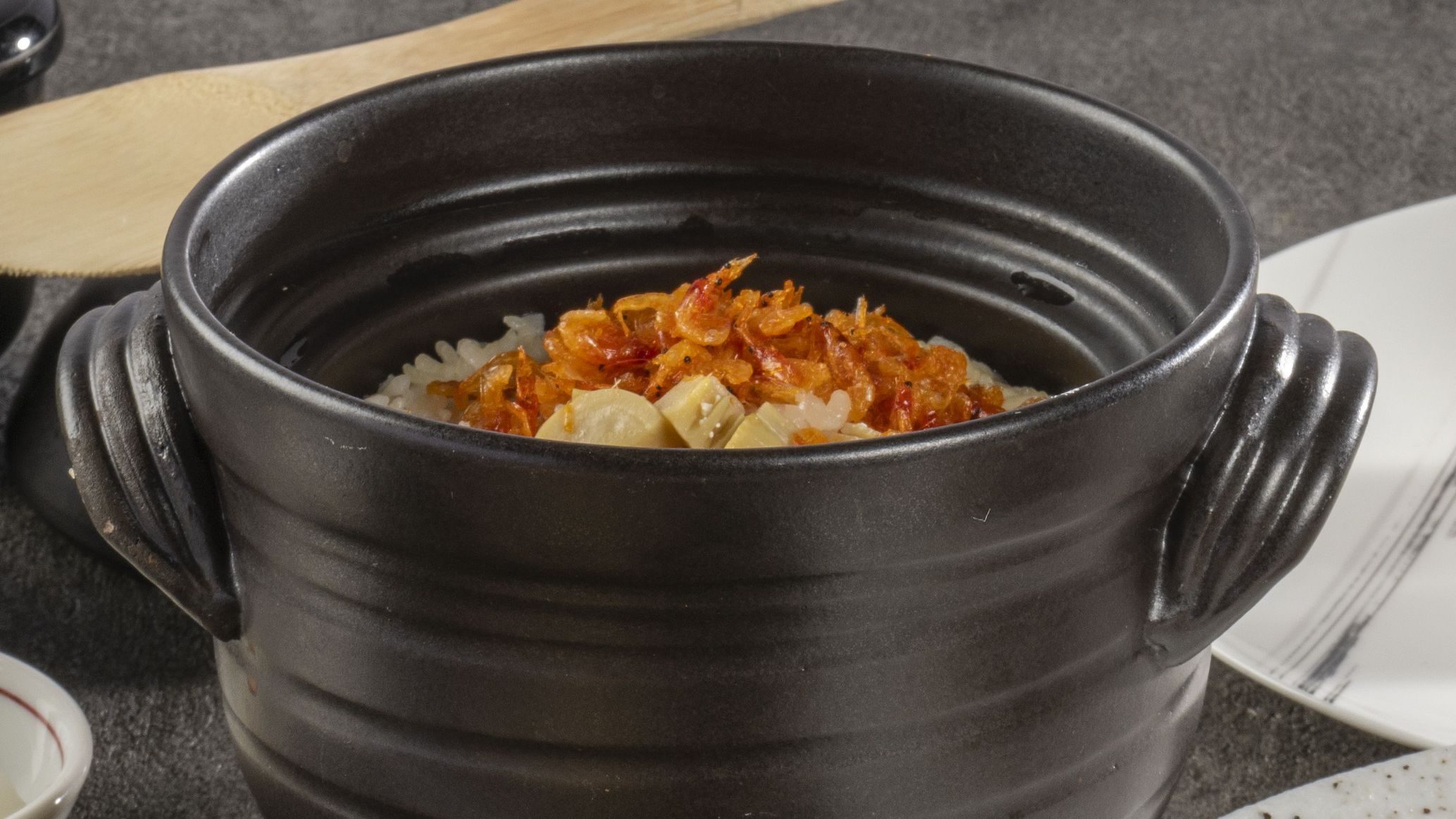 ＜3月・4月のおすすめの一品＞桜海老と筍の土鍋御飯【旬恵】
