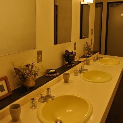 【洗面】３か所、計９つありますのでゆったりとご利用いただけます♪