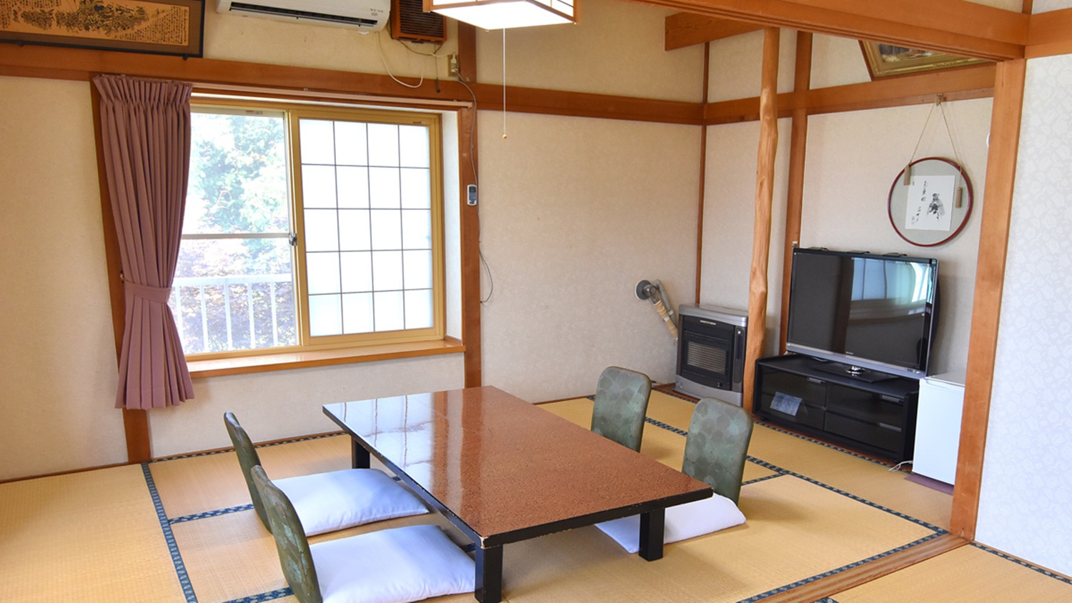 *【客室一例】畳のお部屋でゆっくりとおくつろぎください。