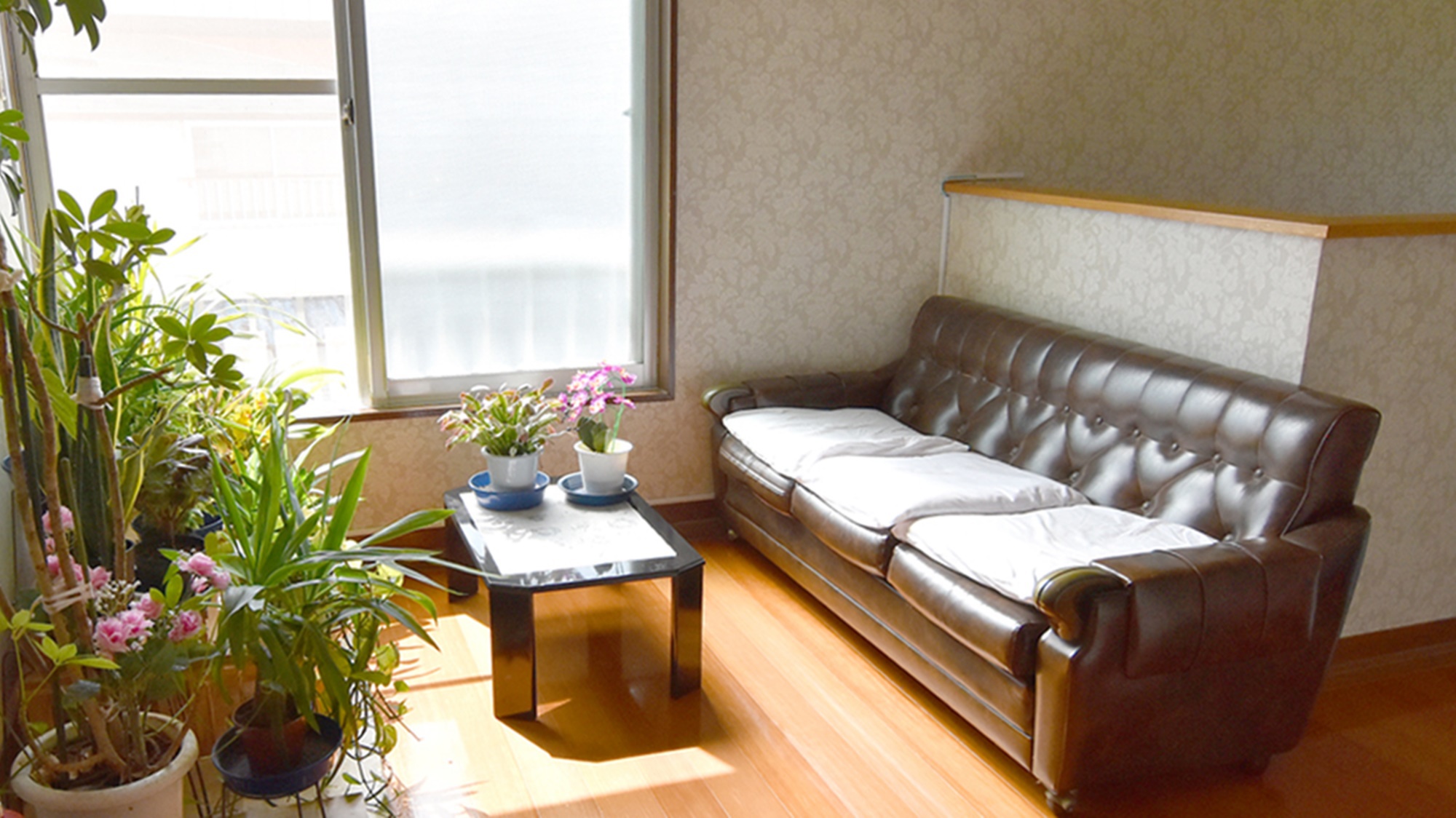 Kuroishi Onsenkyo Ochiai Onsen Kanesada Ryokan The 3-star Kuroishi Onsenkyo Ochiai Onsen Kanesada Ryokan offers comfort and convenience whether youre on business or holiday in Kuroishi. Both business travelers and tourists can enjoy the property