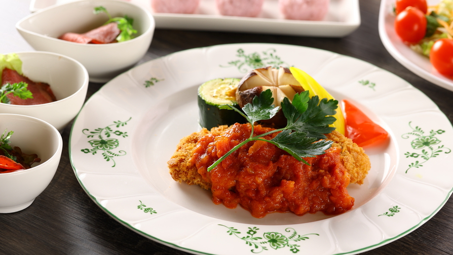 【冬夕食】メインメニューとハーフバイキング。お肉にこだわる当館自慢のメイン料理