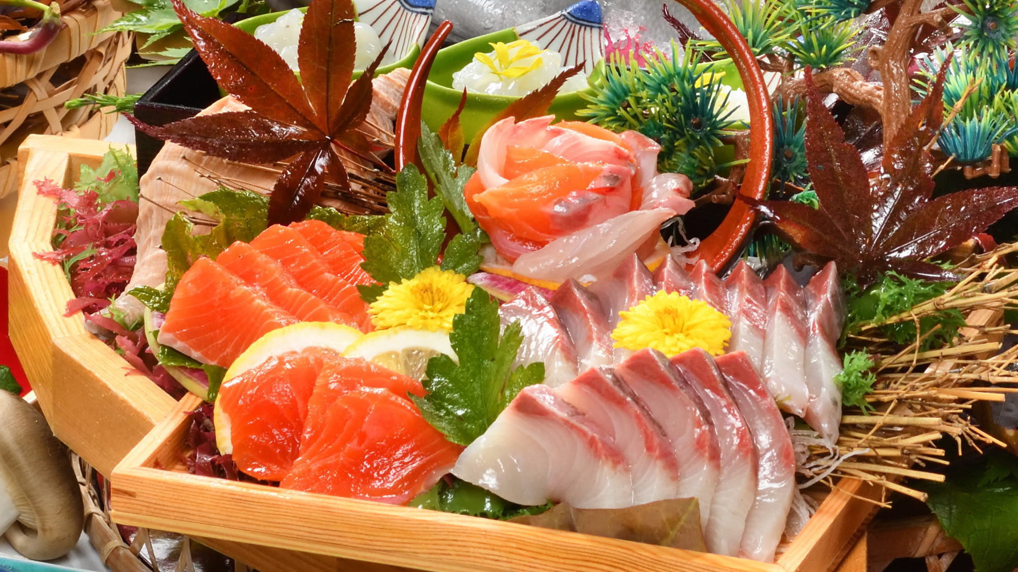 季節の新鮮なお刺身３種も食べ放題！秋季は「姫神サーモン・烏賊・カンパチ」をご用意