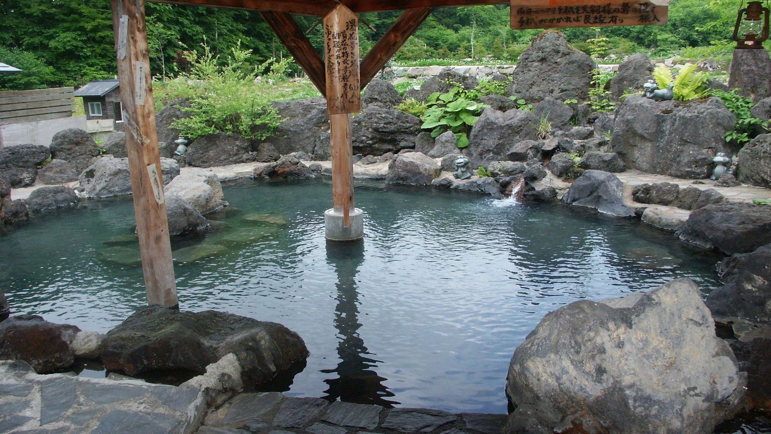 【女湯露天風呂】秋田駒ヶ岳の麓・田沢湖高原の天然温泉を掛け流しでご堪能ください。