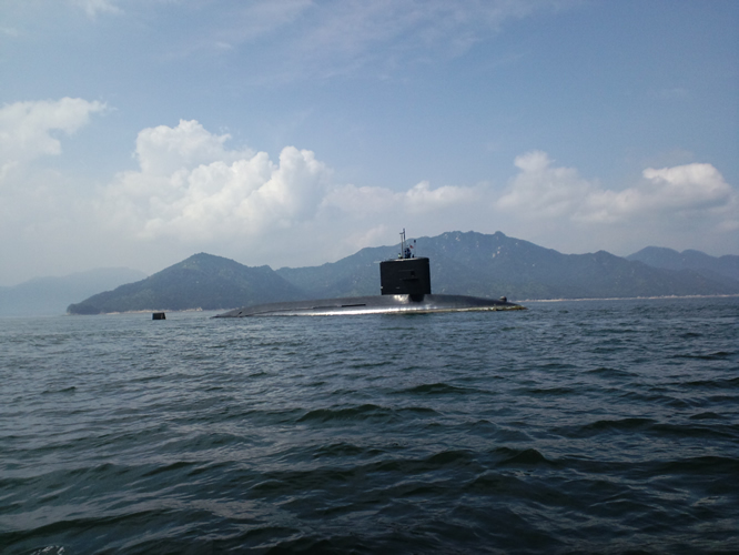 宮島と潜水艦