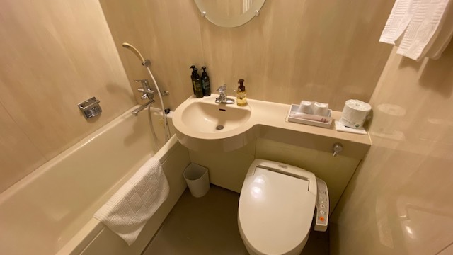 ツイン・ダブルバスルーム