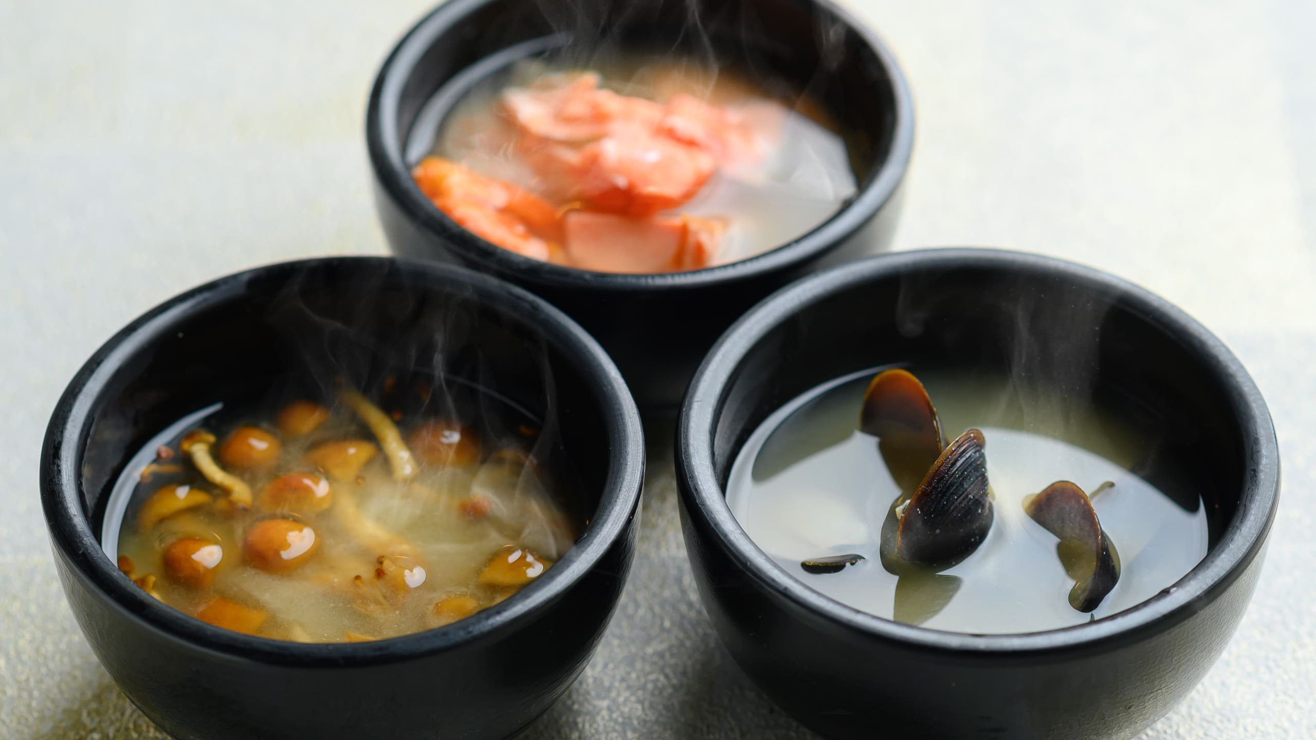 日替わり味噌汁（鮭のあら汁・きのこ汁・しじみ汁）