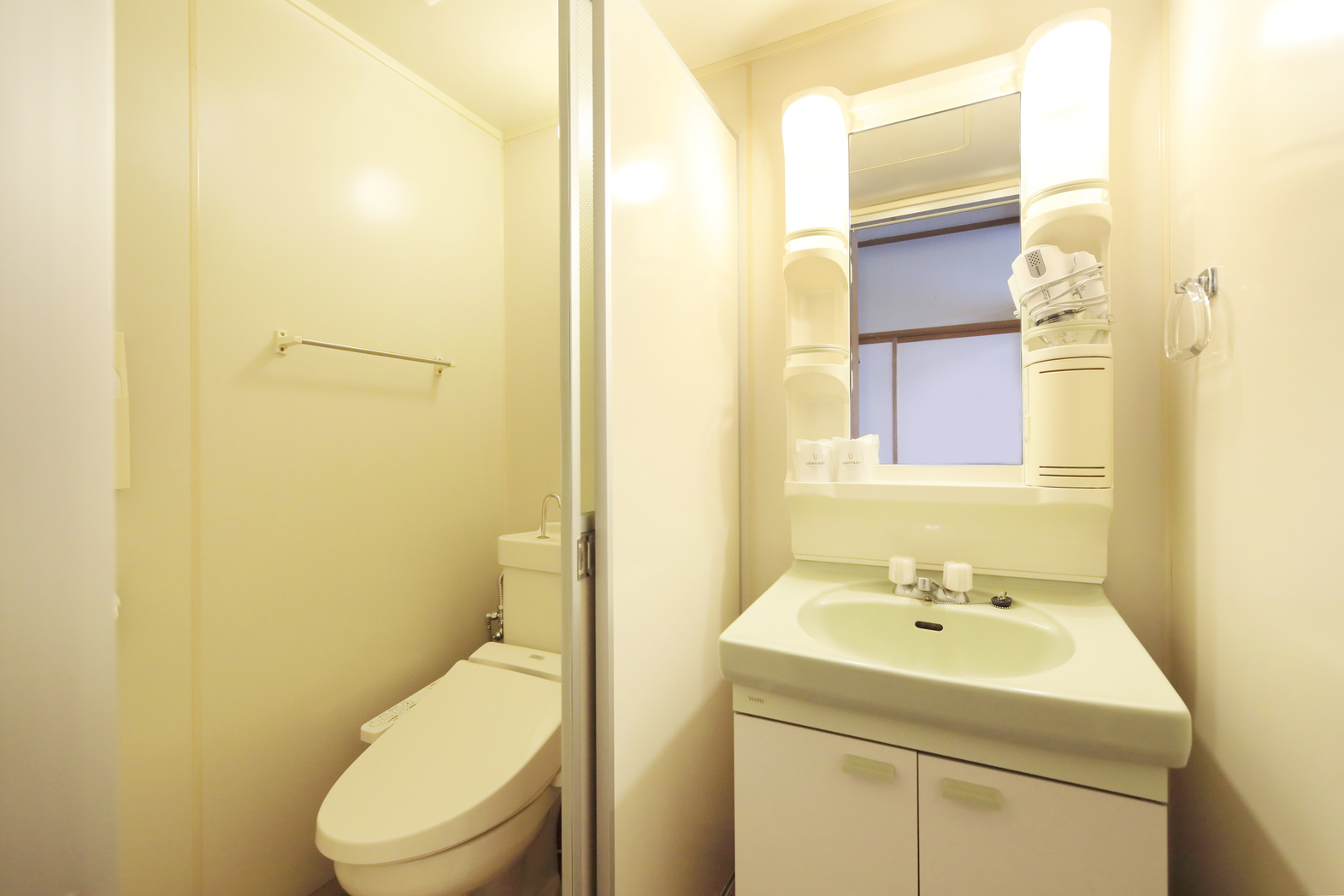 【和室８畳／１０畳】トイレ・洗面台【バスなし】