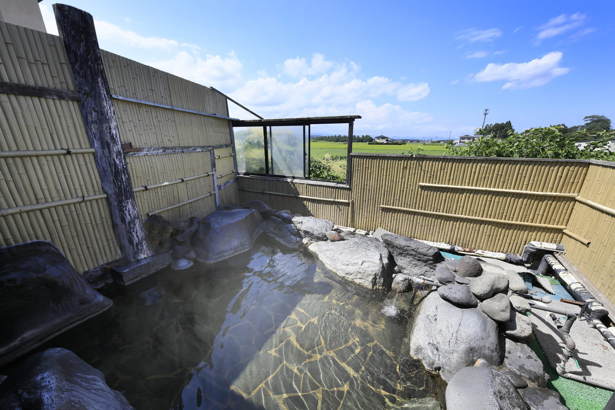 八甲田連峰を望む露天風呂