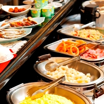 無料朝食バイキングは朝6:30〜9:00まで営業中