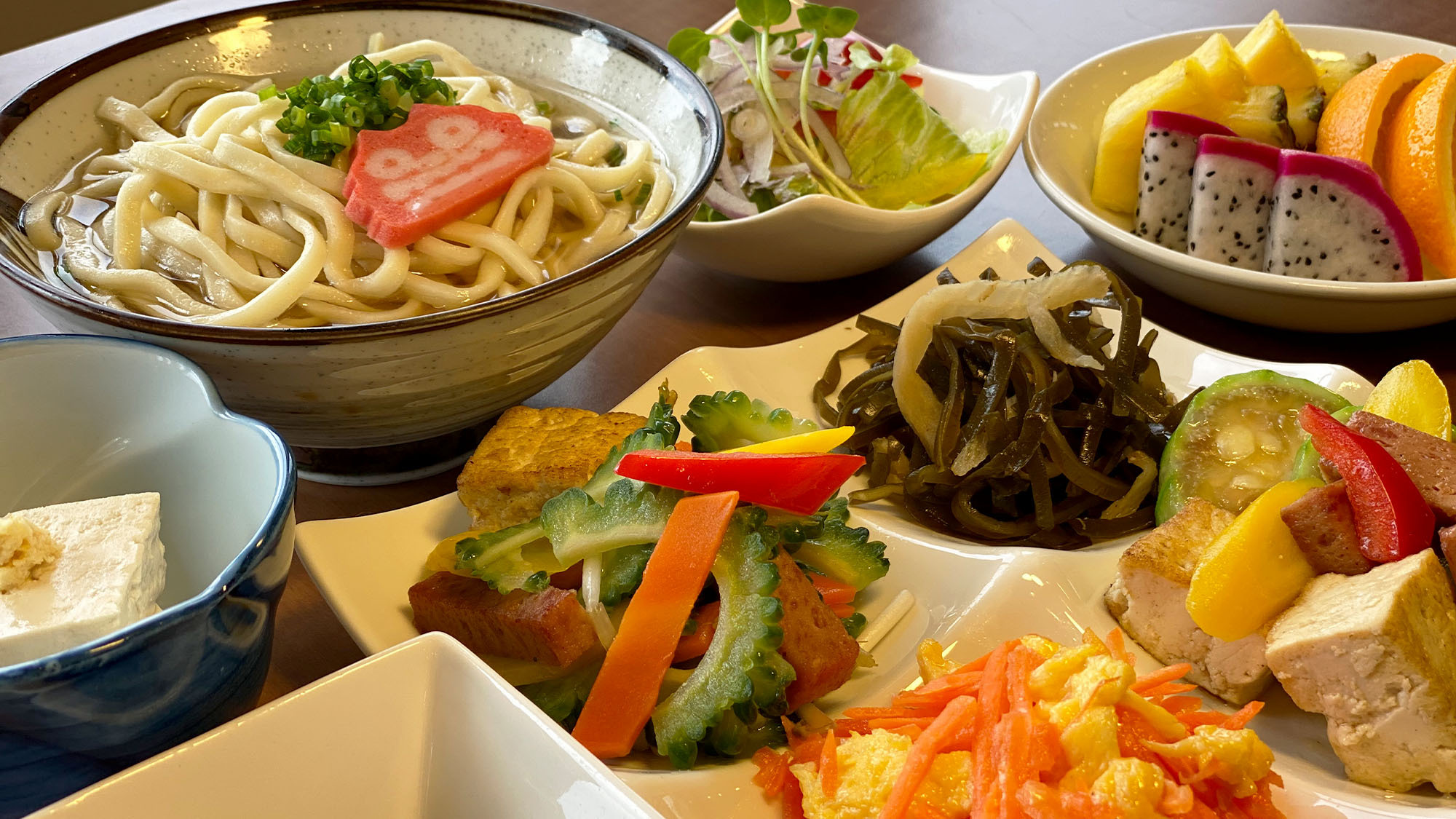 沖縄の食材や郷土の味にこだわった種類豊富な朝食ビュッフェ