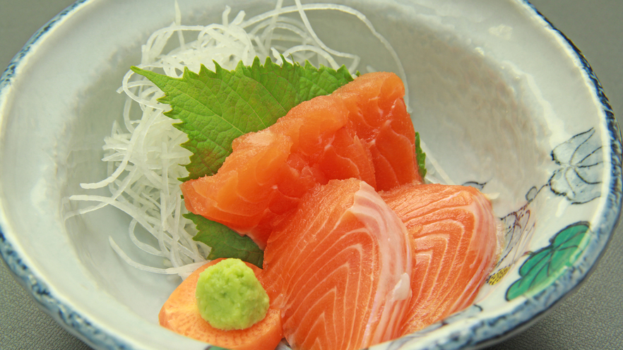 #【夕食一例単品】新鮮なヒメマスの刺身-臭みクセがなく味のバランス上品な味です。