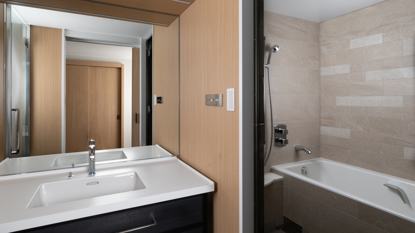 プレミアムフロアのバスルームは全室洗い場付きのセパレートタイプとなっております。