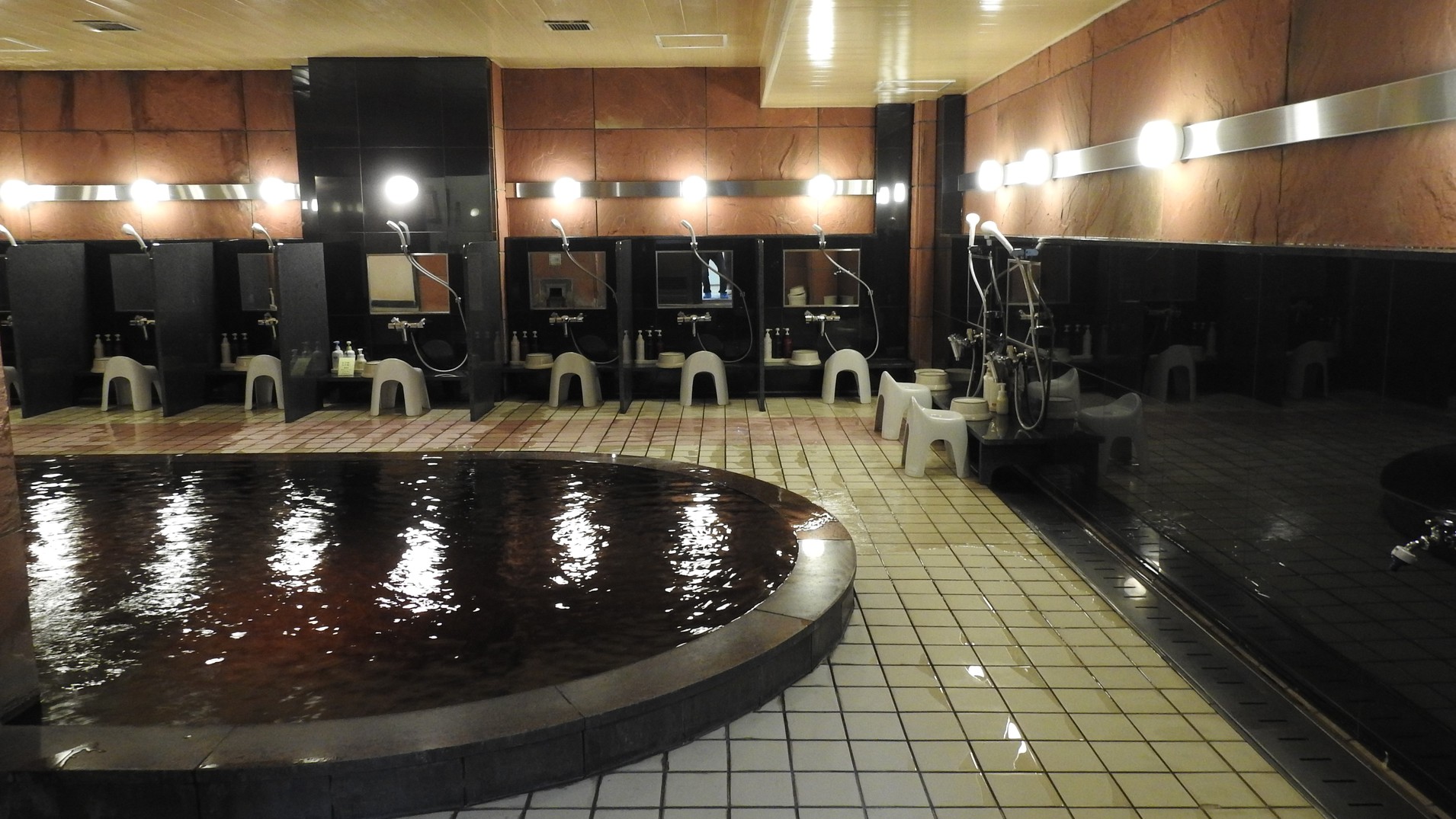 天然モール温泉大浴場／北海道遺産のモール温泉大浴場で美肌効果抜群です。（一例）