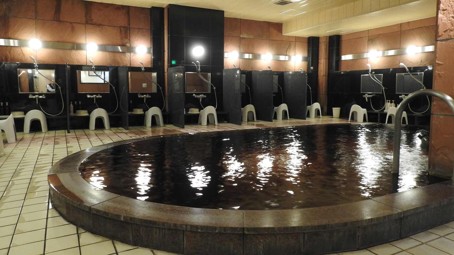 天然モール温泉大浴場／モール温泉は北海道遺産として選定され「美人の湯」と呼ばれています。（一例）