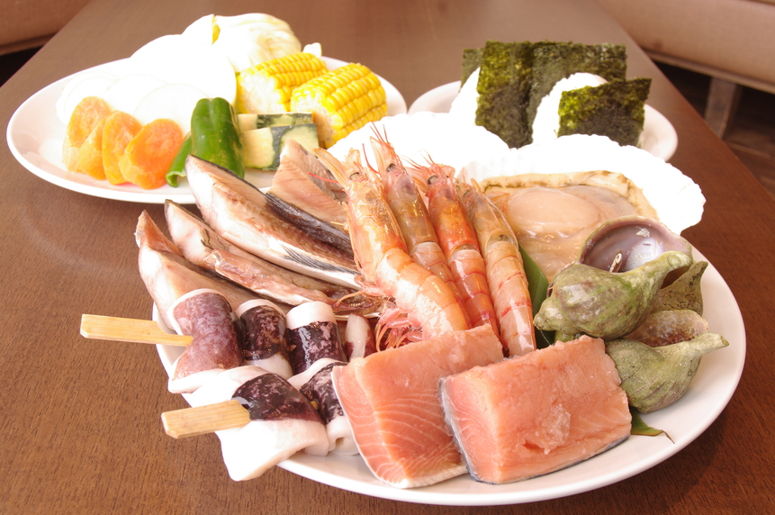 【夕食】海鮮バーベキューセット 1人前2，700円（写真は2人前）