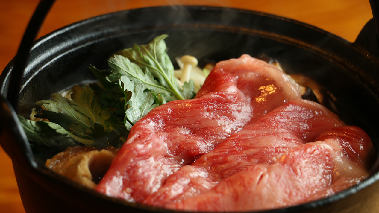 ＃夕食一例。選べるメインの山形牛のすき焼き鍋は絶品。