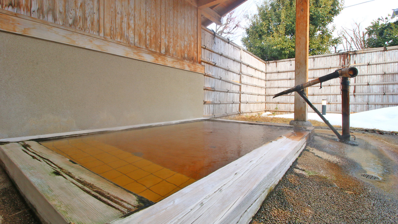 ＃【男湯こはく露天】東根温泉は、湯量豊富なこはく色のあったまり湯。しばし日常を忘れての〜んびり。 