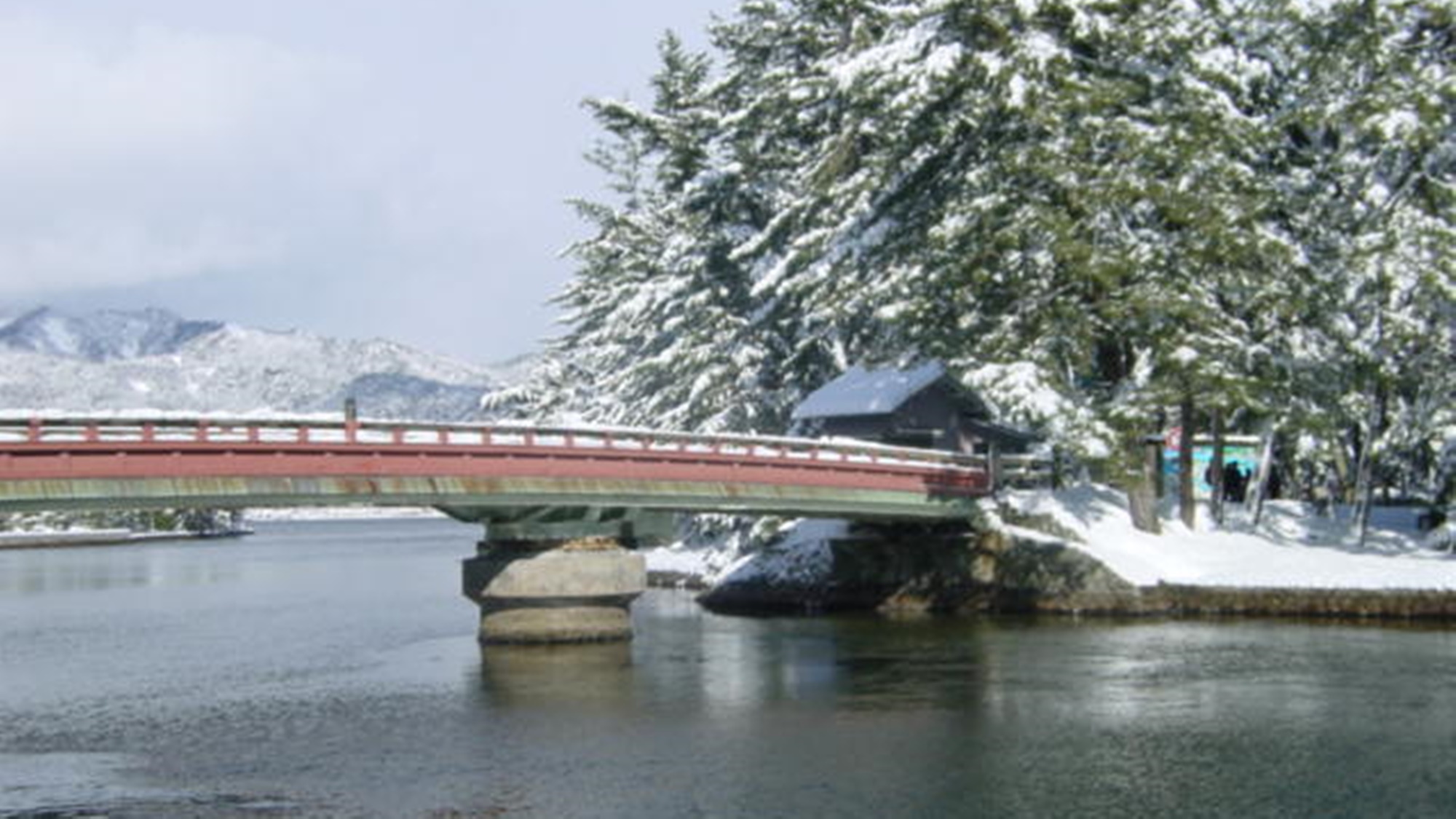 *【冬の廻旋橋】雪の中の天橋立は幻想的な風景画広がります