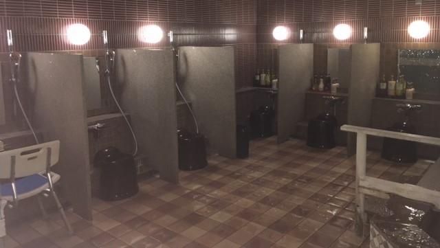 【女性】洗い場(カラン7個設置）【営業時間】15：00〜翌10：00