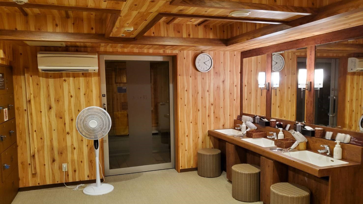 【男性】脱衣所洗面ブース【営業時間】15：00〜翌10：00