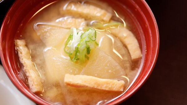 お味噌汁（大根・揚げ）※具は日替わりでご用意しています。