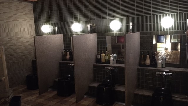 【男性】洗い場(カラン６個設置 ）【営業時間】15：00〜翌10：00