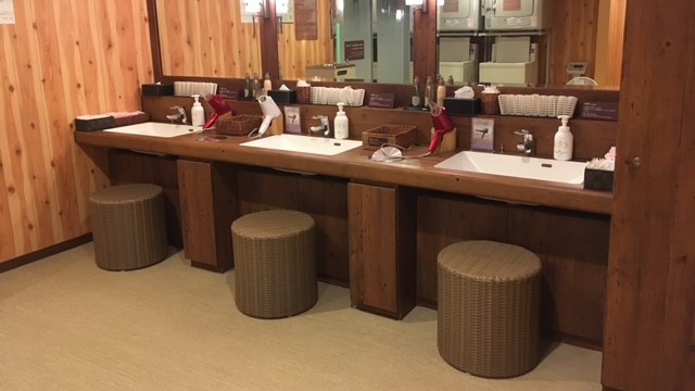 【女性】脱衣所洗面ブース【営業時間】15：00〜翌10：00