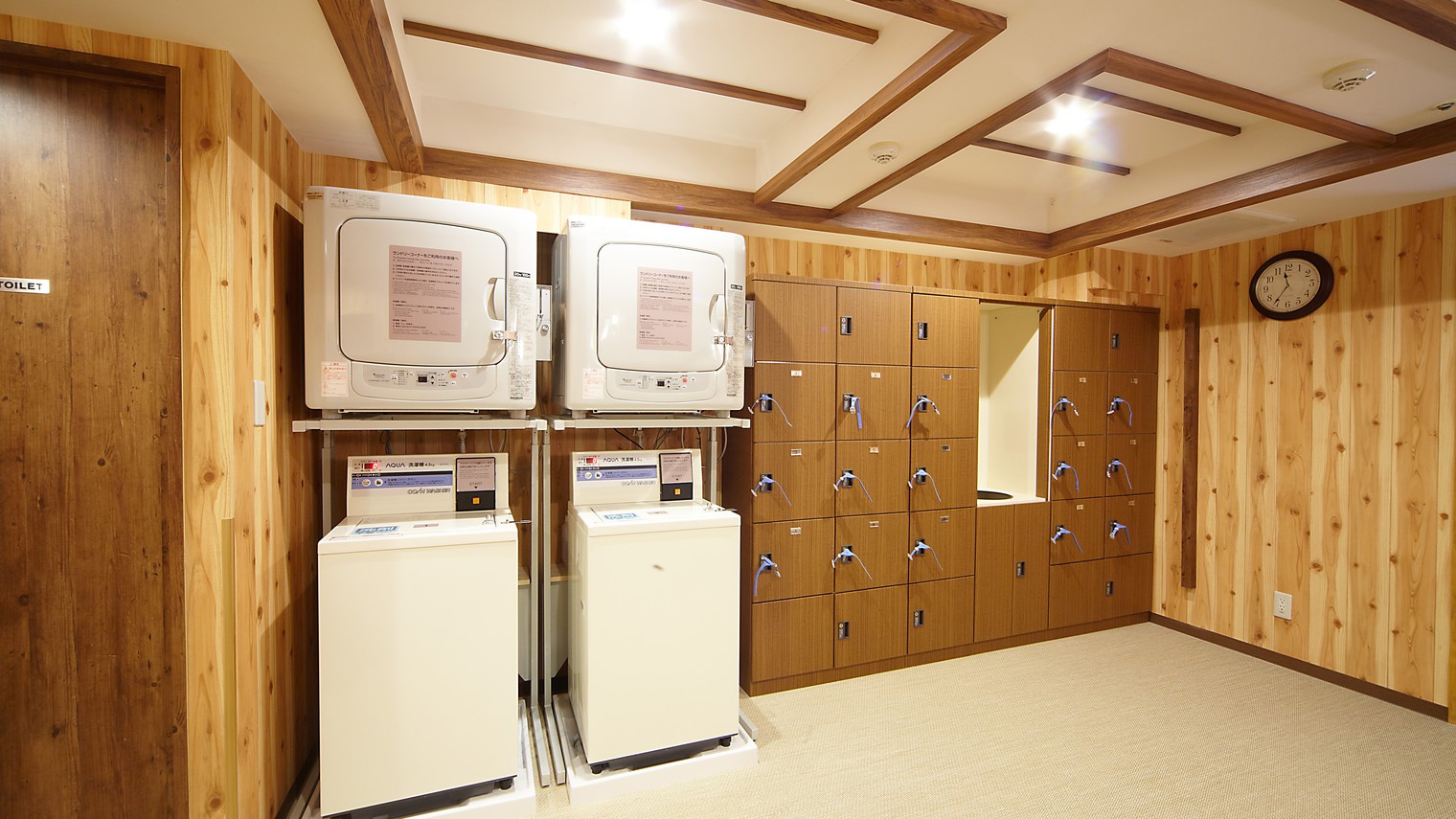 男性脱衣所内洗濯機(無料・洗剤自動投入)・乾燥機(30分100円）