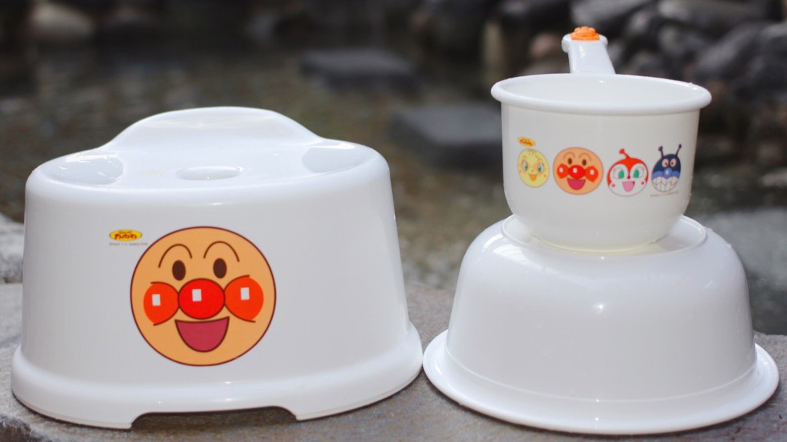 お子様用洗面器・イス(大浴場内にございます）