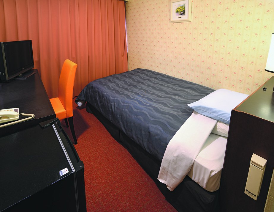 スタンダードシングル13平米ベッドサイズ113cm×;195cm万代シティ側の景観