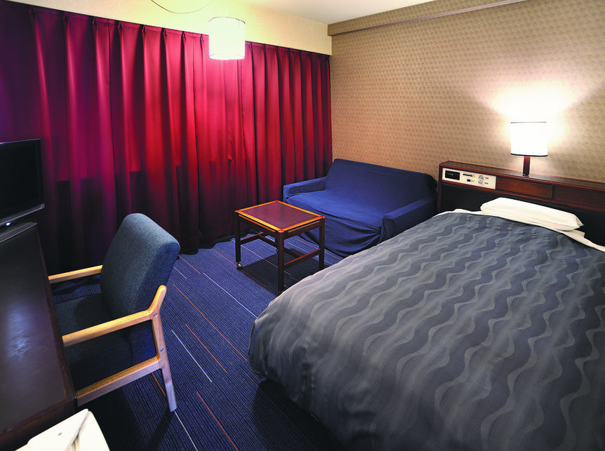 ラージシングル19平米ベッドサイズ121cm×;195cm