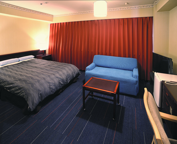 ラージダブル25平米ベッドサイズ158cm×;195cm万代シティ側の眺望