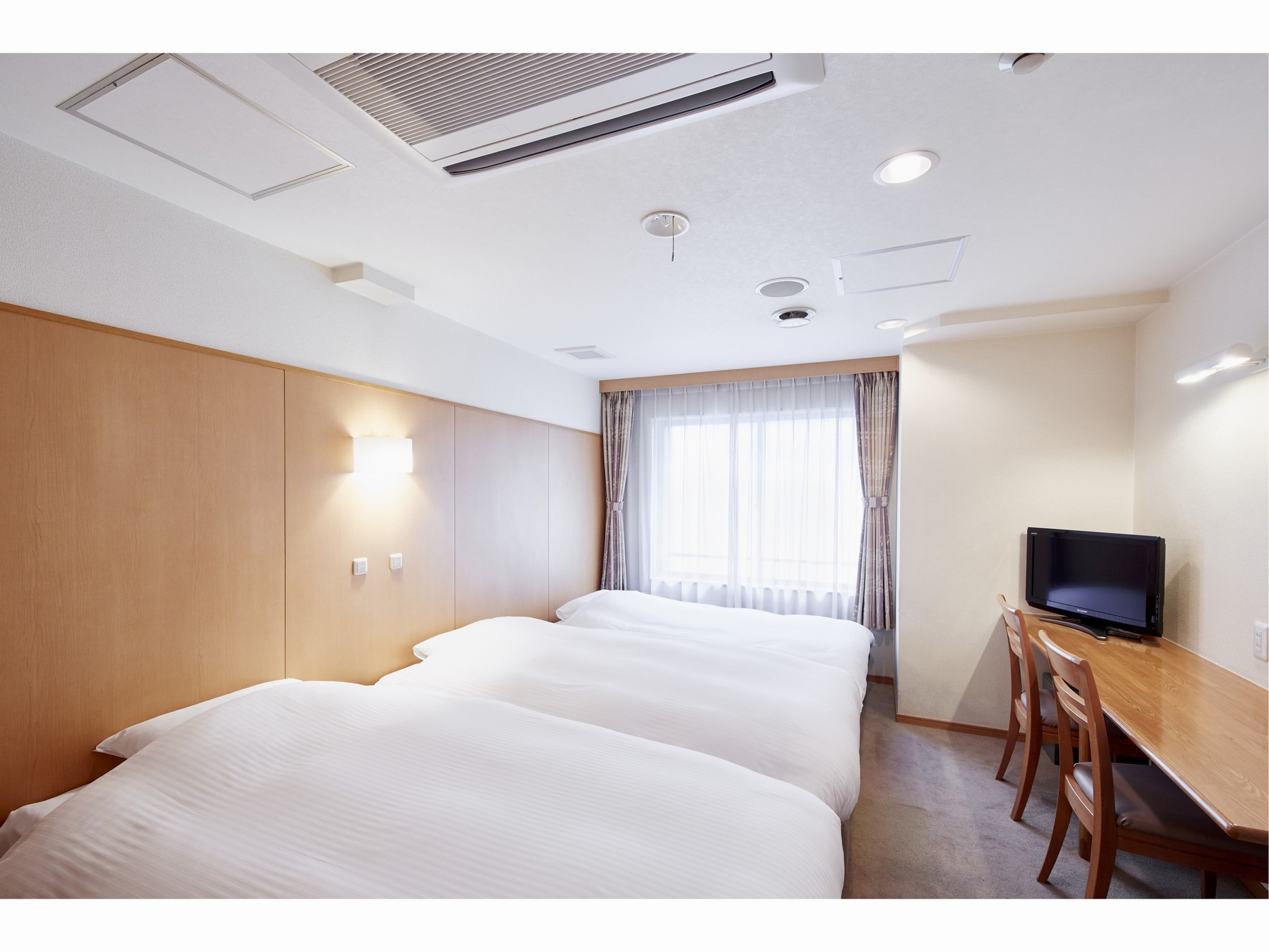 主樓標準三人房 (Main Building Standard Triple Room)