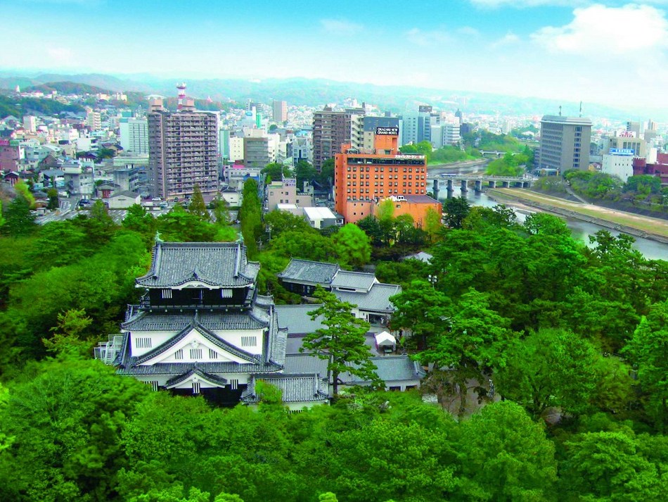新緑の岡崎城