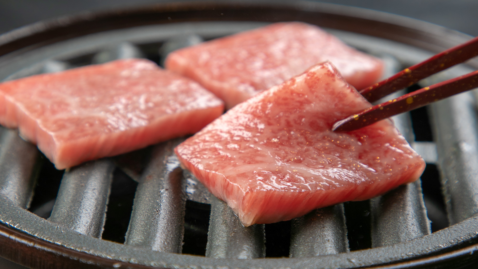 松阪牛の網焼き