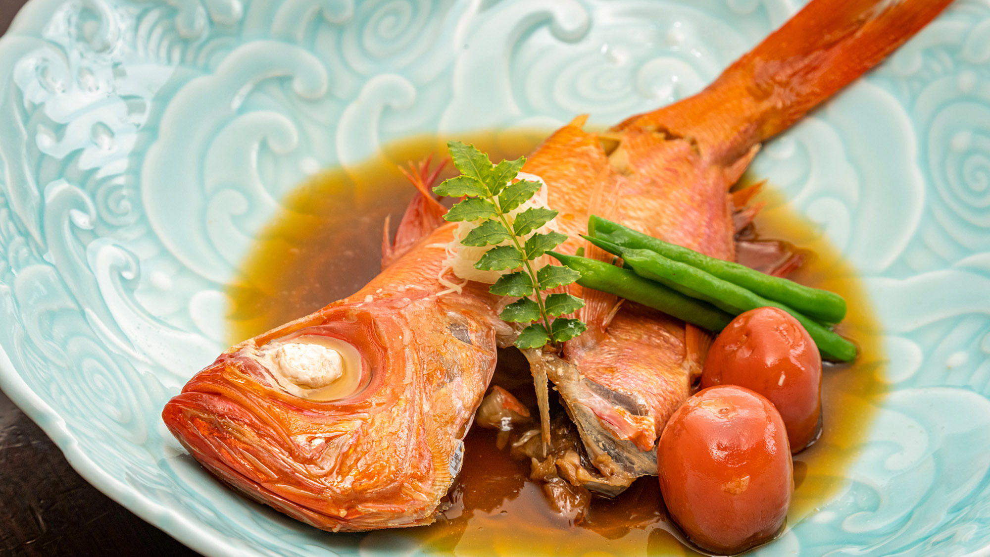 ・【食事一例】甘辛い味付けの金目鯛の煮つけは食べ応え抜群！