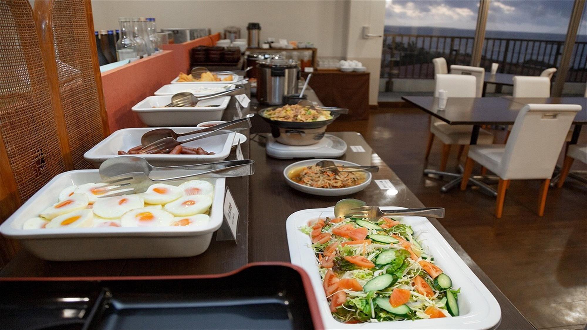  朝食一例/朝食は和・洋と沖縄料理の朝食です。朝食はブッフェスタイルです。