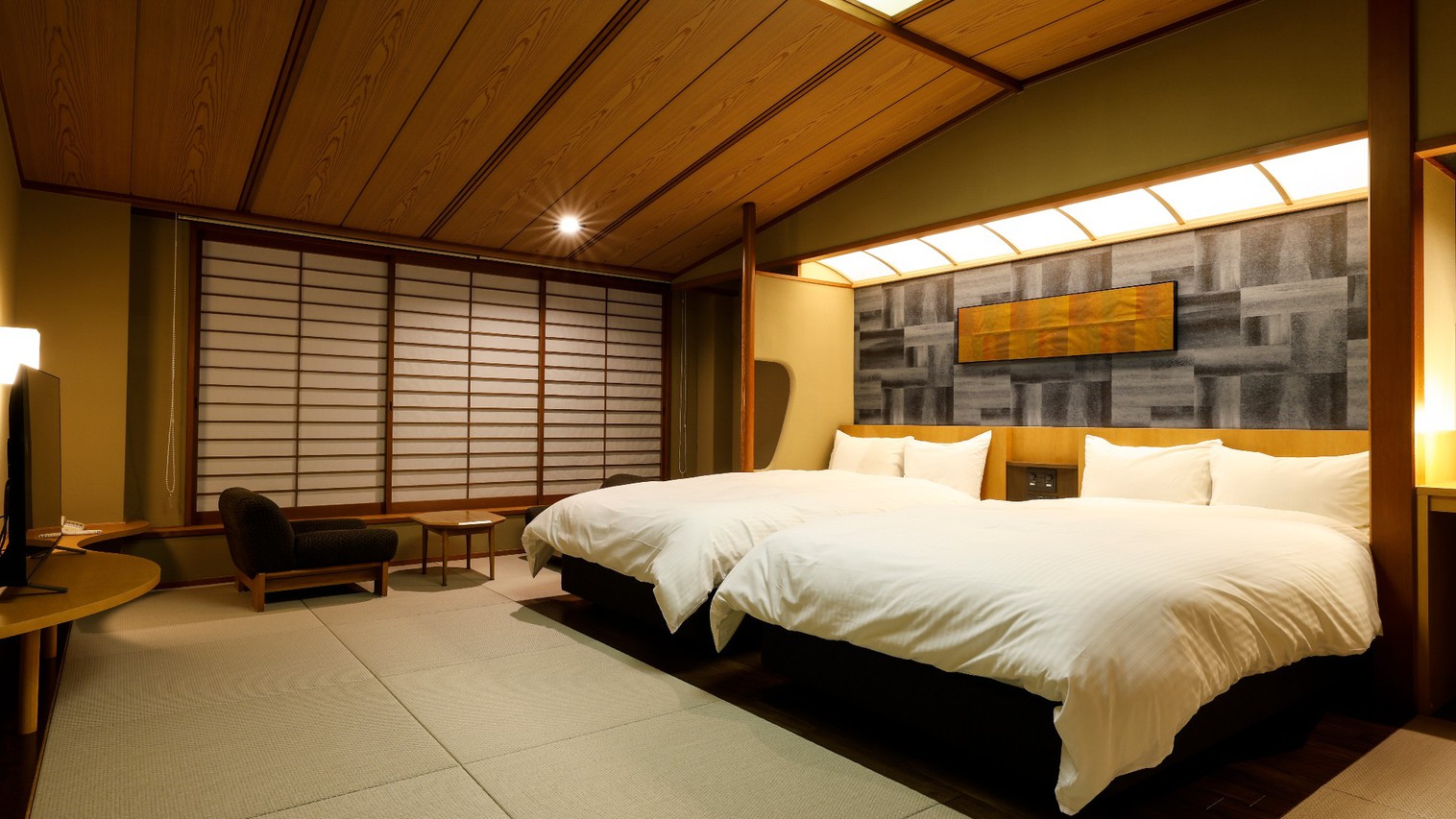 【ベッド付コンフォート和洋室】和の寛ぎと洋の会席さを兼ね備えた客室です
