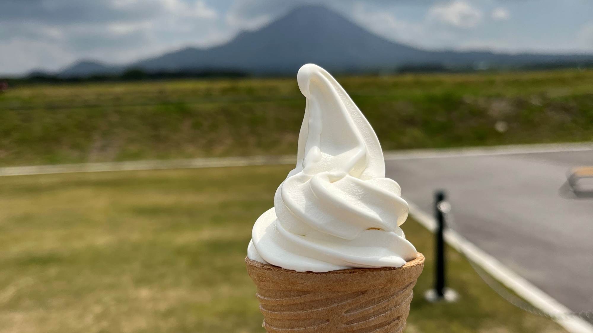 テラスザダイセンでひんやり濃厚なソフトクリームをお召し上がりください！