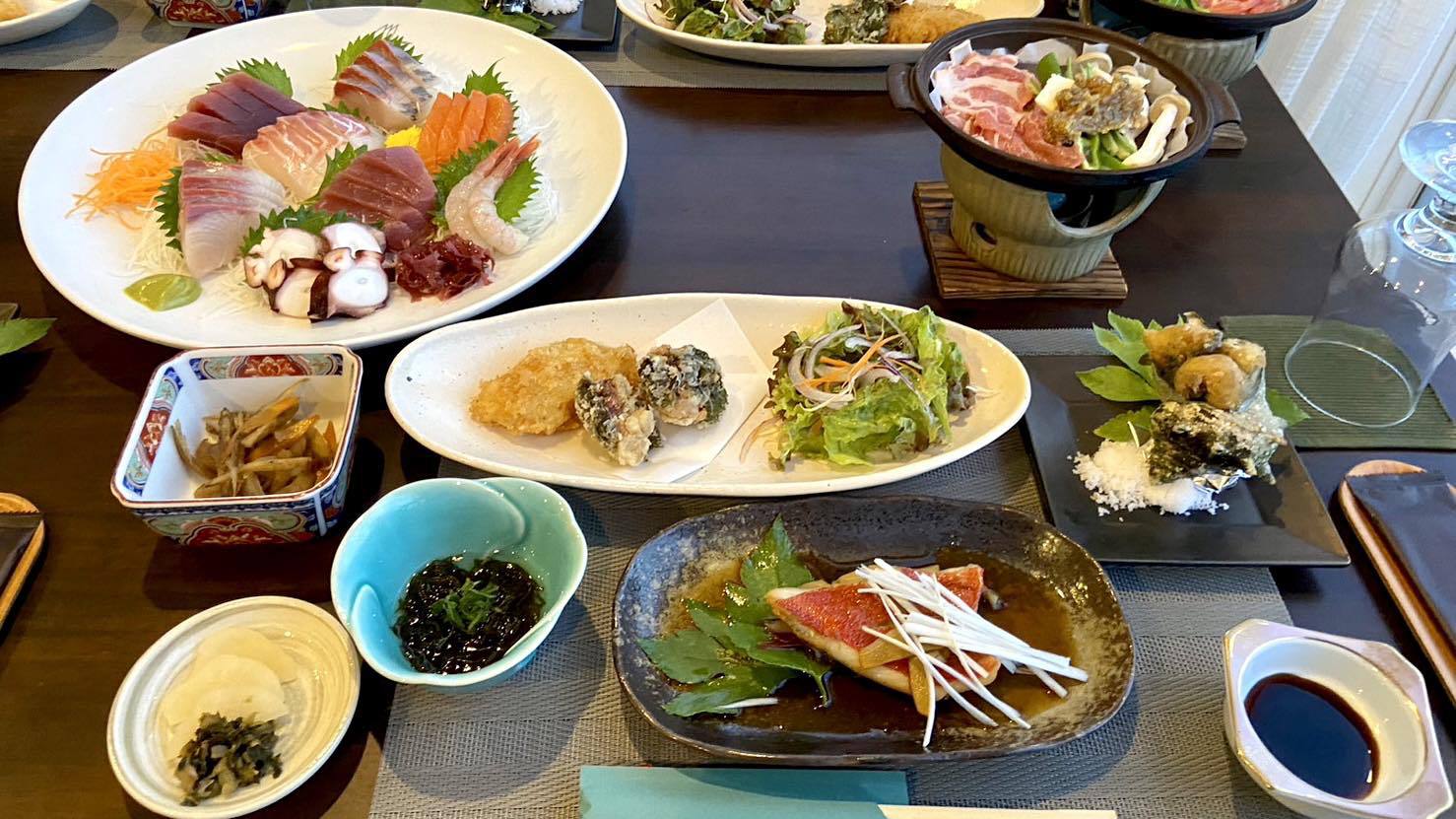 金目鯛の煮付けやお肉の陶板焼き、野菜の季節の天ぷらなど「和」のお料理をご堪能ください