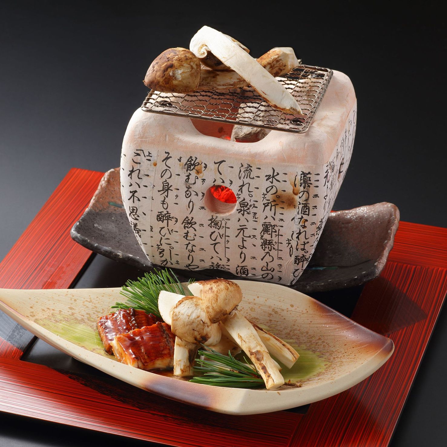【国産松茸炭火焼き】松茸を最も贅沢に楽しめる旅館ならではの一品