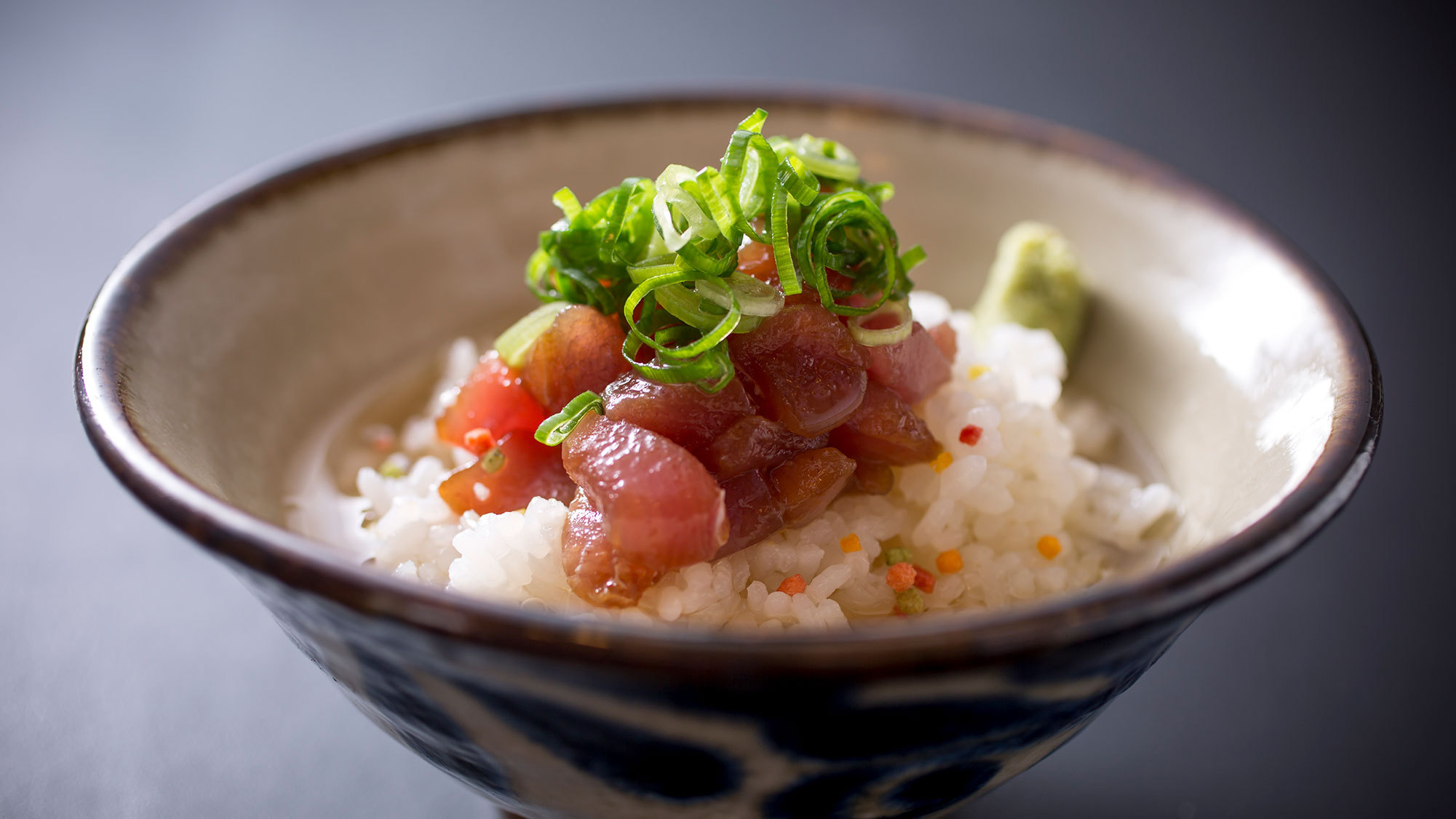 最後は漁師丼。特製ソースに漬けた刺身とご飯を！６月から９月