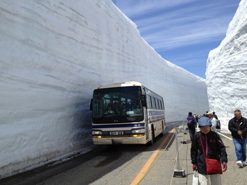 立山・雪の大谷ウォーク