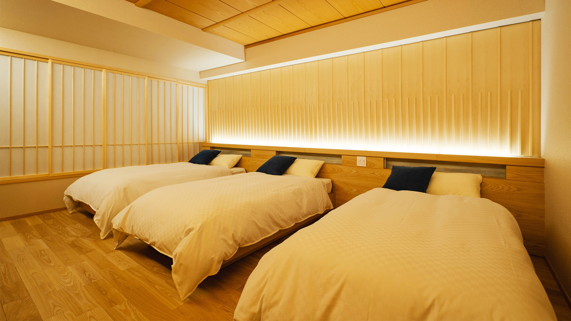 緑庭華・桜恋華・藍風華・紅天華3ベッドタイプのお部屋です。