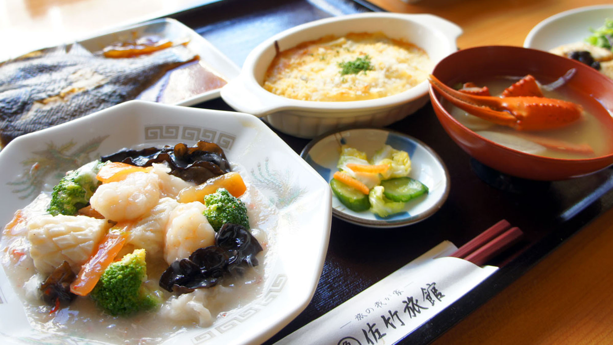 【夕食】ボリューム感のあるご夕食です。