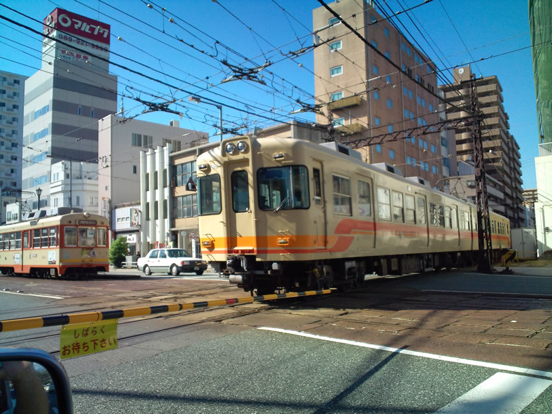 大手町平面交差(路面電車と郊外電車の交差・全国で3箇所)当館から徒歩5分